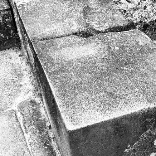 Ollantaytambo stones with perfectly straight edges
